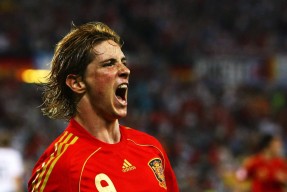 阿扎伦卡官方宣布战术调整新规，西班牙队引发争议！-开云体育